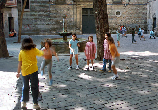 autor: paulo rodrigues
título: Children playing in Barcelona