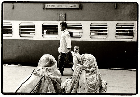 author: Stefan Rohner
title: 	New Delhi Train Station 4