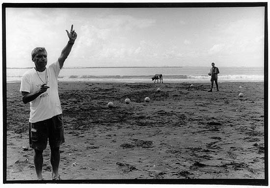 author : Yves Rousselet                    title: entrainement de foot sur la plage de Shenjgin 2005